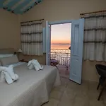 Niriides Aparthotel 3*