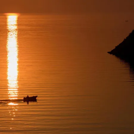 Niriides Apartahotel 3*