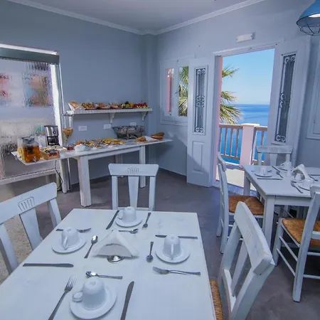 Apartahotel Niriides 3*