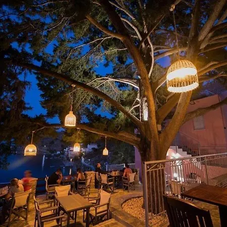 Hotel apartamentowy Niriides