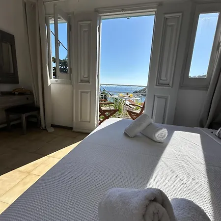 Niriides Apartahotel Symi