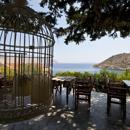 Apartahotel Niriides 3*