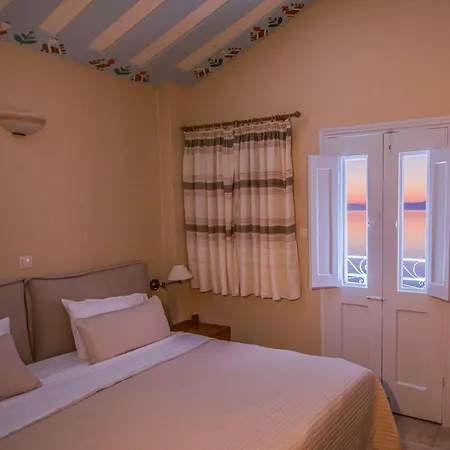 Niriides Hotel Apartments 3*