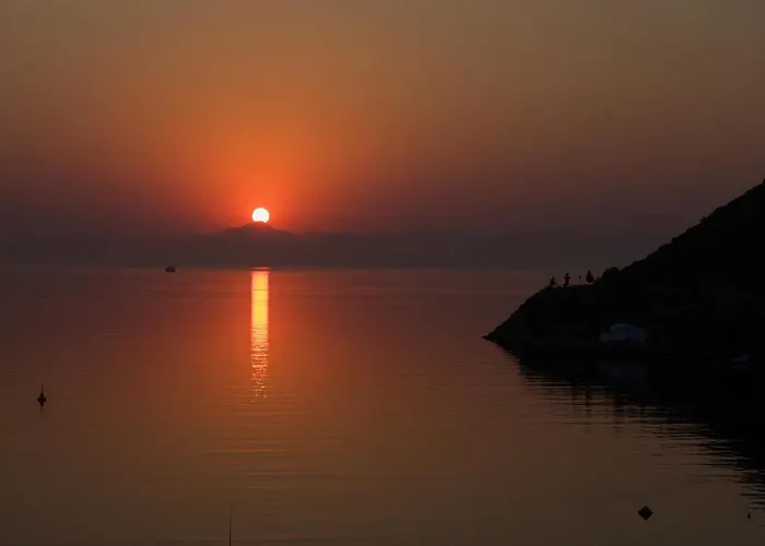 Niriides Hotel Apartments 3* Symi